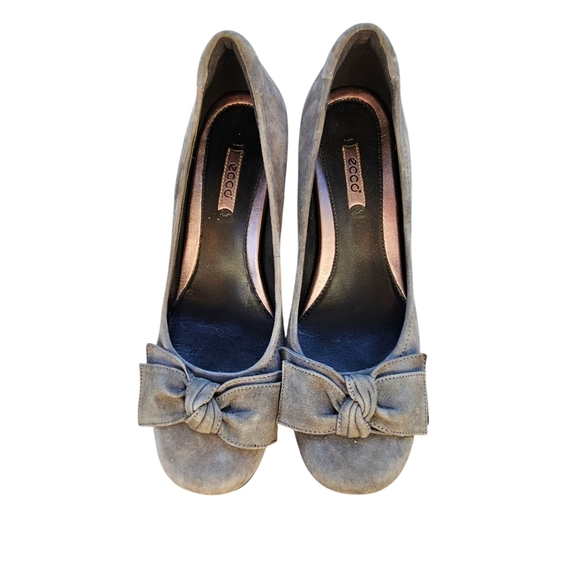 Ecco SZ 8.5 Sage Gray Suede Closed Toe Slip On Pumps Bow Accent 2.5" Heel - Picture 2 of 9